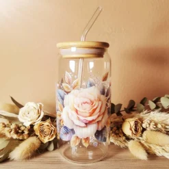 Trinkglas mit Strohhalm