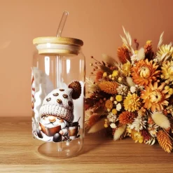 Trinkglas mit Strohhalm