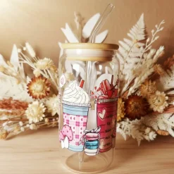 Trinkglas mit Strohhalm