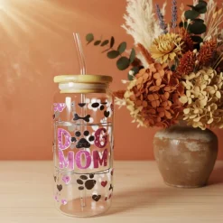 Trinkglas mit Strohhalm