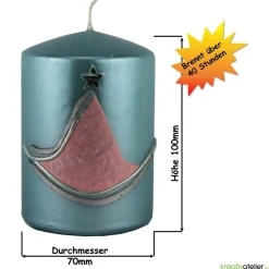 türkise Weihnachtskerze mit stilisiertem Weihnachtsbaum