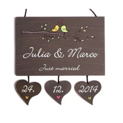 Türschild aus Holz für Familien und Paare, personalisiert mit Namen, Holzschild verliebte Vögel, individuelles Haustürschild, braunes Holztürschild, handgemacht, originell & besonders