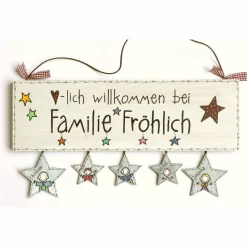 Türschild aus Holz mit Sternanhänger, Holzschild Familie, personalisiertes Geschenk zu Geburt / Geburtstag, wetterfestes Haustürschild, exklusives Willkommensschild, originelle Geschenkidee