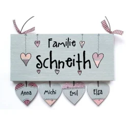 Türschild Familie aus Holz mit Name personalisiert - exklusives Hochzeitsgeschenk für das Brautpaar - besonderes Geschenk zum Hochzeitstag - individuelles Haustürschild Herzen