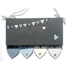 Türschild Familie aus Holz mit Name personalisiert – Handgemalt & Wetterfest – einzigartiges Geschenk für jeden Anlass - Holzschild mit Wimpelkette - dekoratives Haustürschild