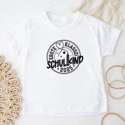 T-Shirt Einschulung 2025 – Kinder T-Shirt aus Baumwolle mit Motiv in Wunschfarbe