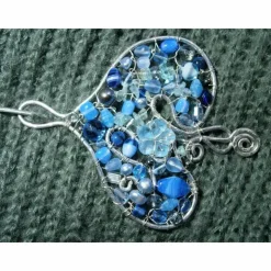 Tuchnadel Herz mit Mix in blau 90 x 85 Millimeter gehämmert handgemacht silbergrau Aluminium Muttertag