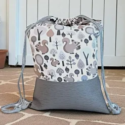 Turnbeutel, Rucksack grau mit Eichhörnchen