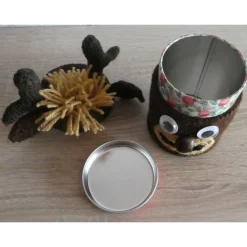 Umhäkelte Blechdose zur Aufbewahrung von vielen Dingen - Rentier mit Kulleraugen