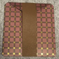 Umschlag mit Banderole für Gutschein/Geldgeschenk. Motiv: Buch, Bücher