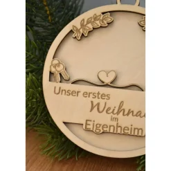 Unser erstes Weihnachten im Eigenheim Christbaumkugel aus Holz in 3D Optik für Bauherren, Andenken an erstes Weihnachten
