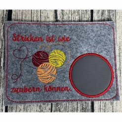 Untersetzer aus Filz bestickt - Geschenk stricken - Geschenkidee für Strickfreundin - Geschenk für Oma
