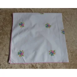 Upcycling Osterhase nähen – Deko aus alter Mitteldecke mit Kreuzstich