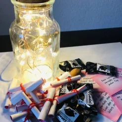 Valentinsglas, Sprücheglas, Freundschaftsgeschenk - Dekoglas mit 24 Sprüchen und mit Beleuchtung