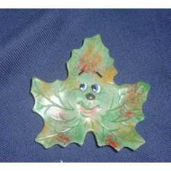 Verschiedene Blätter mit lustigem Gesicht ,Keramik Herbstdeco,