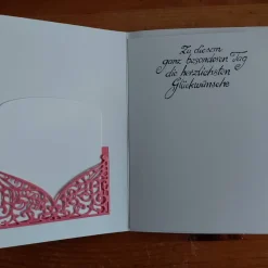 Verspielte Kommunionkarte Mädchen rosa weiß