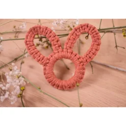 Verspielte Makramee Hasenohren als Osterdeko oder Serviettenring | Geschenkidee aus Baumwolle