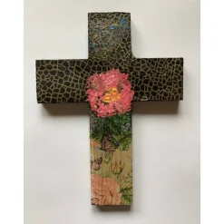 Verziertes Holzkreuz als Geschenk für Geburt, Taufe, Kommunion oder Konfirmation,