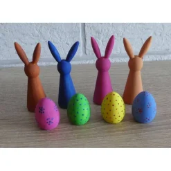vier bemalte Holzhasen + vier bemalte Holzeier - DEKO