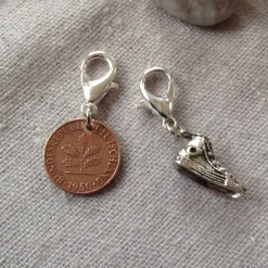 Vintage Geschenkset / Anhängerset mit Pfennig & Turnschuh