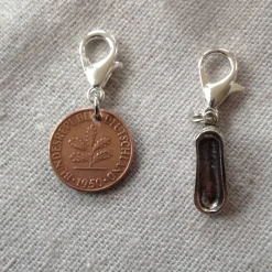 Vintage Geschenkset / Anhängerset mit Pfennig & Turnschuh