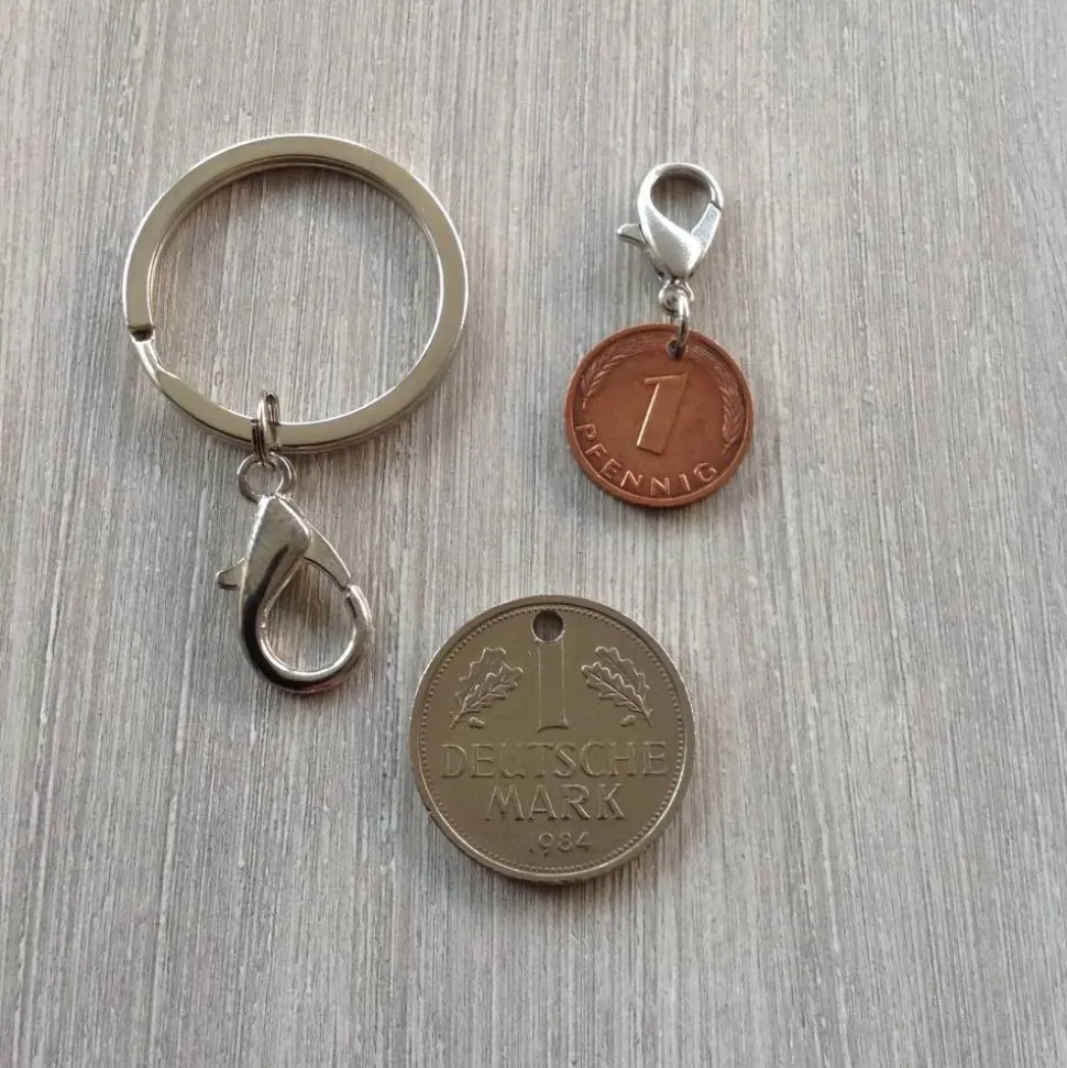 Vintage Geschenkset: 1 D-Mark Einkaufswagenchip & Glückspfenniganhänger am Schlüsselring