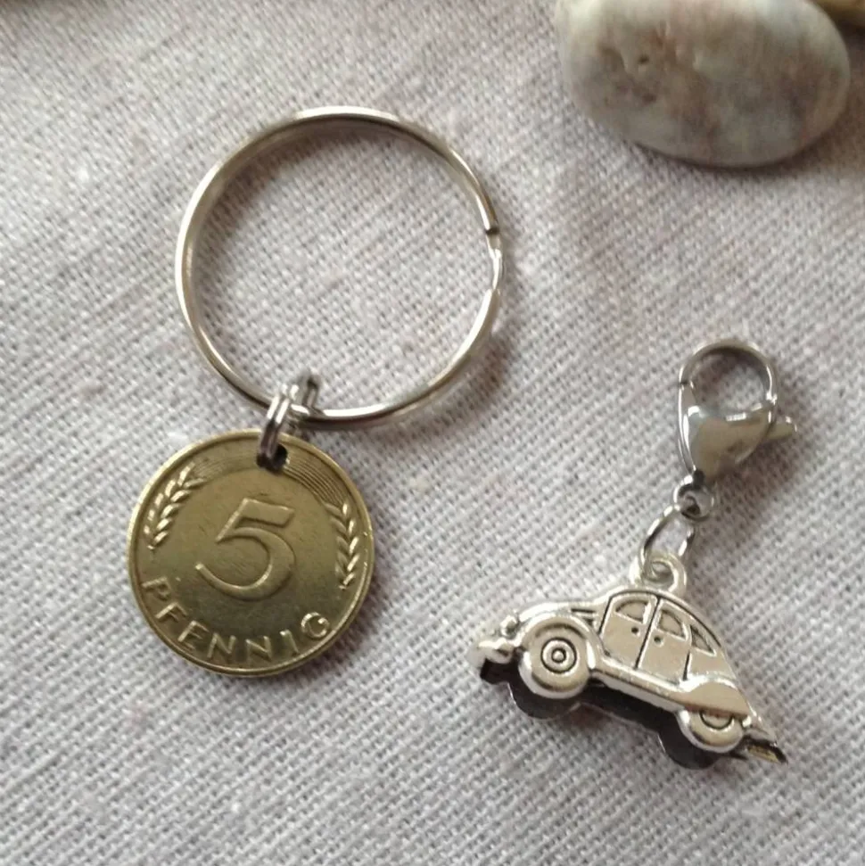 Vintage Geschenkset: Schlüsselanhänger mit alter Münze & Auto-Anhänger