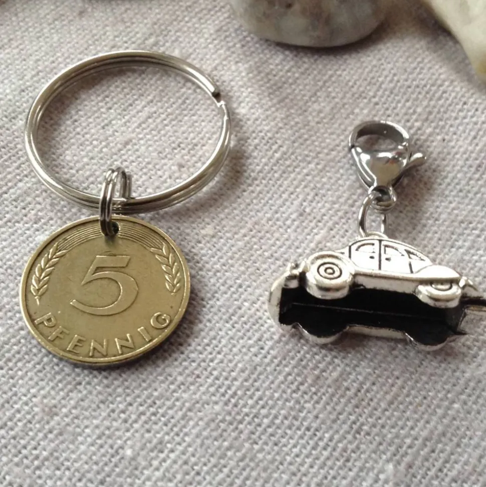 Vintage Geschenkset: Schlüsselanhänger mit alter Münze & Auto-Anhänger