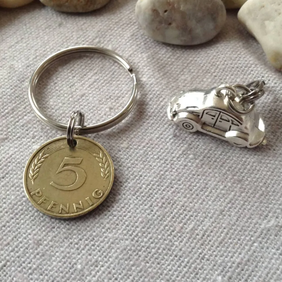 Vintage Geschenkset: Schlüsselanhänger mit alter Münze & Auto-Anhänger