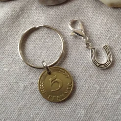 Vintage Geschenkset: Schlüsselanhänger mit alter Münze & Hufeisenanhänger