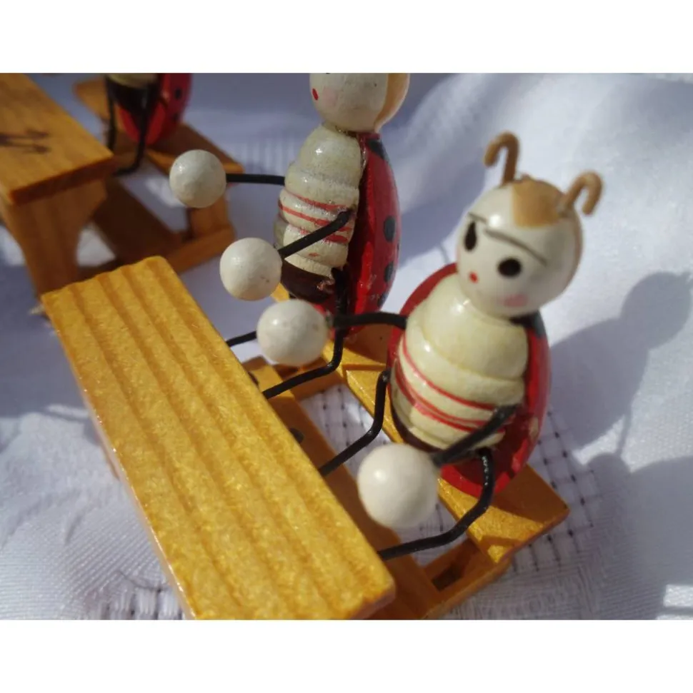 Vintage MINIATUR Holzschule Marienkäfer Käfer Käferschule Holzdeko Holzfigur Ostern Frühling Schule Holz