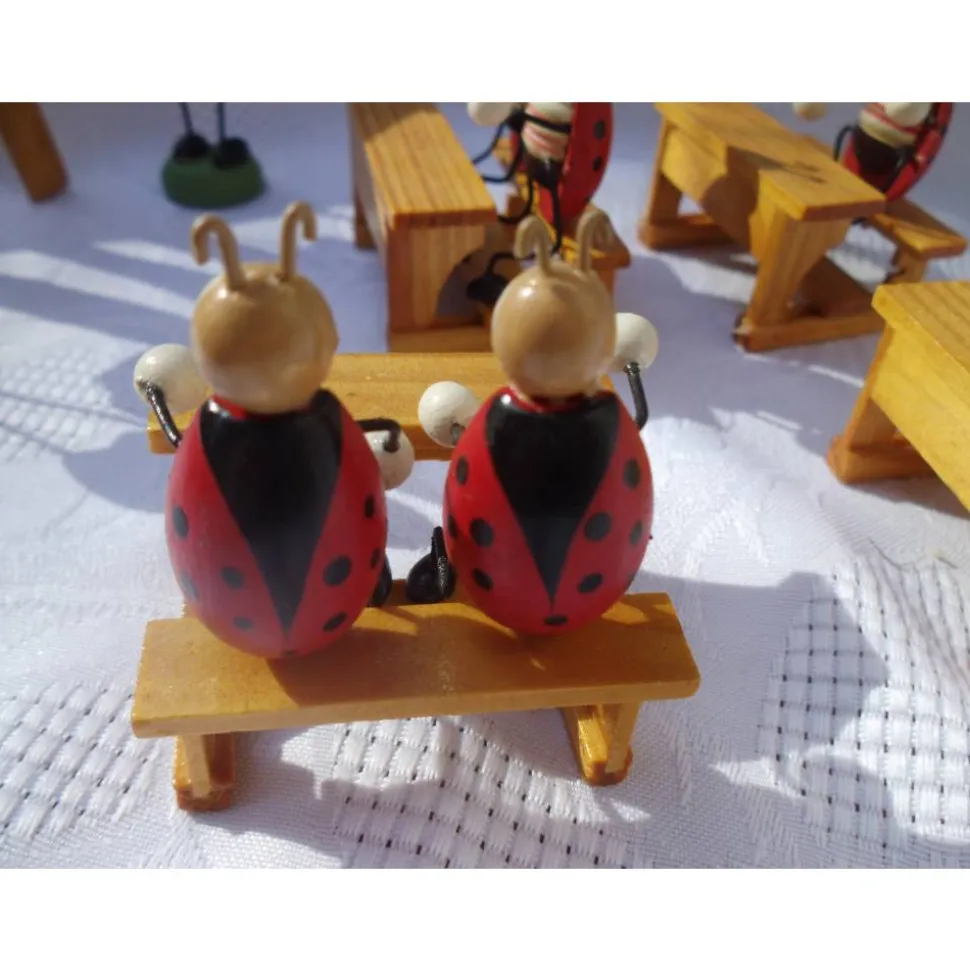 Vintage MINIATUR Holzschule Marienkäfer Käfer Käferschule Holzdeko Holzfigur Ostern Frühling Schule Holz