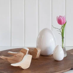 Vogel aus Altholz | Vogel aus Altholz mit weißem Rücken stehend und hängend