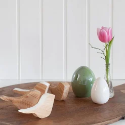 Vogel aus Altholz | Vogel aus Altholz mit weißem Rücken stehend und hängend