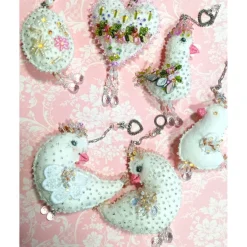 Vogel Ornament creme bunt beidseitig bestickt Unikat Osterdeko handmade shabby chic Wohneko