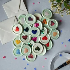 Wachssiegel mit bunten Hologramm Herzen – 50 handgemachte, selbstklebende Siegelaufkleber, Unikat