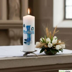 Wasser des Lebens – Moderne Osterkerze religiös mit blauem Kreuz in Wellenform, Fischen & Wellen