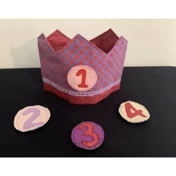 Weiche Geburtstagskrone für Mädchen mit auswechselbaren Zahlen, mit Klett verstellbare Weite Baumwolle