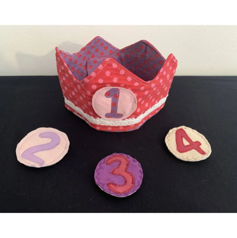 Weiche Geburtstagskrone für Mädchen mit auswechselbaren Zahlen, mit Klett verstellbare Weite Baumwolle