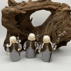 Weidenkätzchen, hellgraues Kleid - Jahreszeitentisch  - Winter - Blumenkinder - Frühling