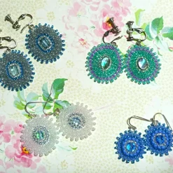 Weiße boho Ohrringe mit hellblau handgemacht Brautschmuck Glas silberfarben