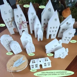 Weiße Deko Häuser – Handgemachte Keramik Häuschen im skandinavischen Stil für Fensterbank & Tischdeko