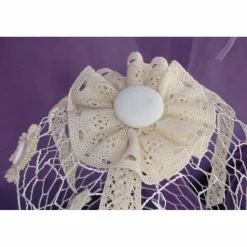 Weiße Drahthaube mit Spiegeltablett – edle Shabby-Stil Deko für Taufe & Hochzeit, Spitze & Holzknauf