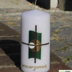 weiße, kleine Trauerkerze/Gedenkkerze mit Kreuz und Echtwachsbeschriftung "unvergessen", Kerze zum Gedenken