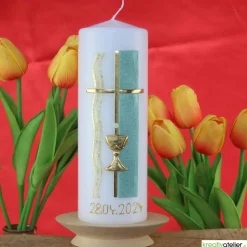 Weiße Konfirmationskerze mit Kelch und Kreuz – Gold verziert, personalisierbar