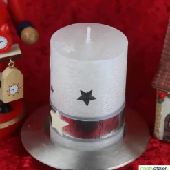 weiße Rustic Weihnachstkerze mit Perlmutt-Oberfläche, Sternen und antik-silbernem Echtwachsband, Weihnachtsdeko