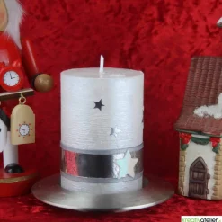 weiße Rustic Weihnachstkerze mit Perlmutt-Oberfläche, Sternen und antik-silbernem Echtwachsband, Weihnachtsdeko