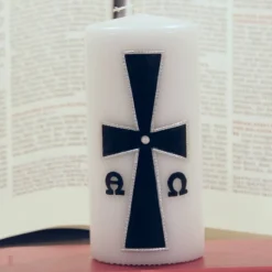 weiße Trauerkerze mit byzantinischem Kreuz, schwarz/silber verziert, Gedenkkerze, Kerze zum Gedenken an Verstorbene