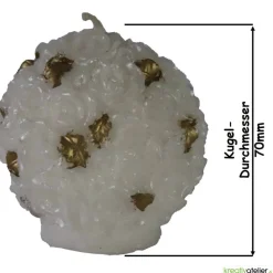 Weiße Weihnachtskerze mit Rosen und goldenen Blättern