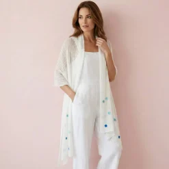 Weißer Mohair Schal mit blauen Blüten, gestrickte Stola Hochzeit, festliches Tuch für die Braut, Sommer Schultertuch